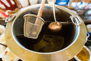 Tayland aromalı tavuk çorbası..