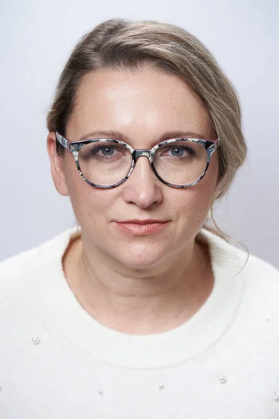 Foto Documento Mulher Adulta Atraente Gorda Com Óculos — Fotografia de Stock