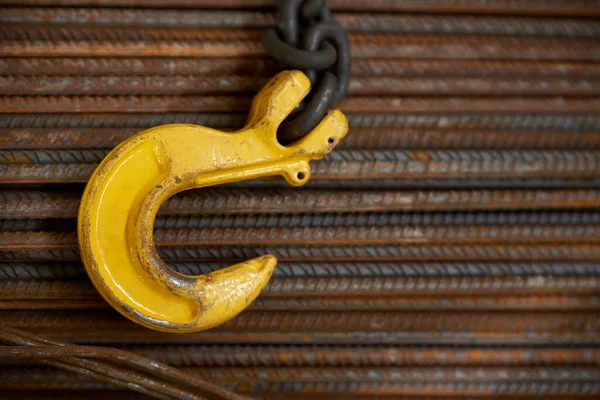 Желтый Крючок Строительного Крана Производстве — стоковое фото