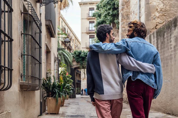 Gay Male Couple Walking Embraced Beautiful Ancient Street Decorated Plants — Stockfoto