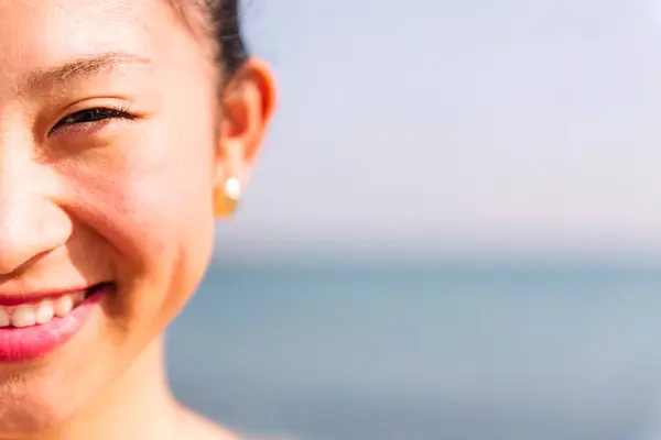 Napůl Portrét Mladé Asijské Ženy Usmívající Šťastně Kamery Koncept Krásy Stock Snímky