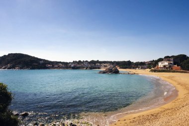 Palamos 'taki Cala La Fosca plajı Girona' daki Costa Brava, doğa ve denizcilik yaşam tarzı kavramı.