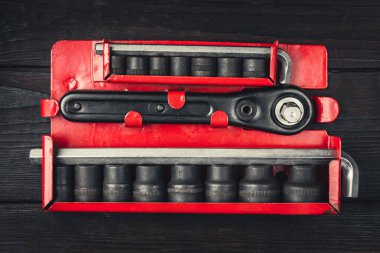 Soket anahtarı beyaz arka planda izole edildi. Soket anahtar kiti yakın çekim. Yüksek kalite fotoğraf