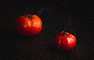 Pürüzsüz domatesler. Domatesler masada. Yüksek kalite fotoğraf
