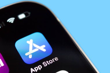 UKRAINE, DNEPR - HAZİRAN 02, 2023: akıllı telefon ekranında App Store simgesi. Yüksek kalite fotoğraf