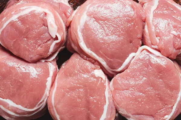 豚フィレメダリオン 生肉だ 食べ物の背景 高品質の写真 — ストック写真
