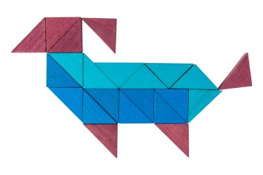 Üçgen parçalardan katlanmış bir köpek. Yüksek kalite fotoğraf