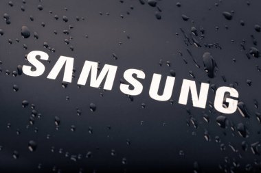 UKRAINE, DNEPR - 20 Haziran 2023 Samsung laptop kapağı. Samsung Şirketi logosu. Yüksek kalite fotoğraf