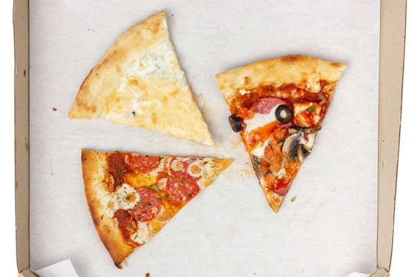 Остатки Пиццы Коробке Несколько Кусочков Пиццы Высокое Качество Фото — стоковое фото