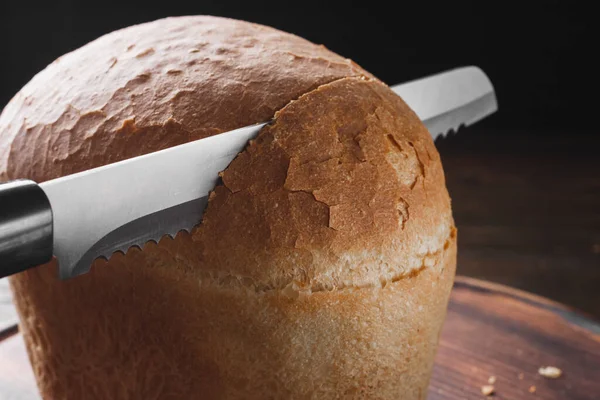 Brot Scheiben Schneiden Ritzmesser Schneidet Brot Hochwertiges Foto — Stockfoto