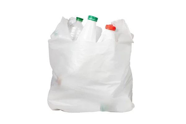 Plastskräp Isolera Vit Bakgrund Plastavfall Plastpåse Med Plastflaskor Högkvalitativt Foto — Stockfoto