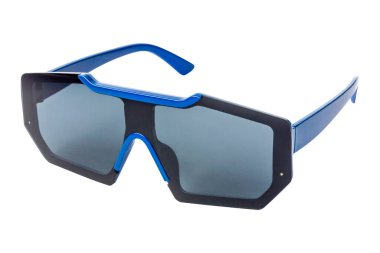 Beyaz arka planda izole edilmiş gelecekçi güneş gözlükleri. Yüksek kalite fotoğraf