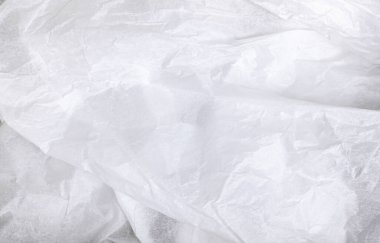 Beyaz kırışık kumaş dokusunun yakın çekimi. Yaratıcı ve ticari kullanım için ideal