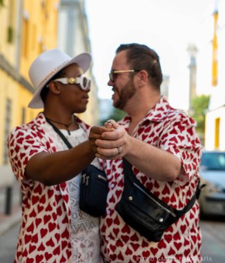 erkek gay çift el ve alyans kapat