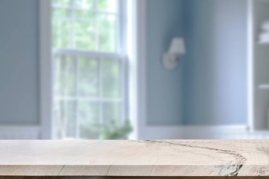  Banyo arkaplanı bulanık, boş mermer bir masa. ürün gösterimi için.