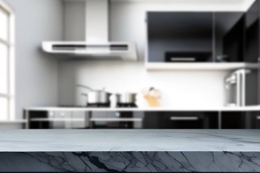 Tahta boş masa. Mutfak bulanık.