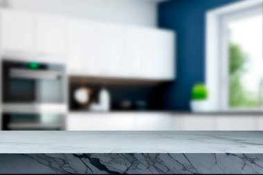 Tahta boş masa. Mutfak bulanık.