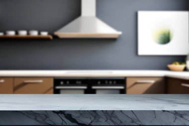 Tahta boş masa. Mutfak bulanık.