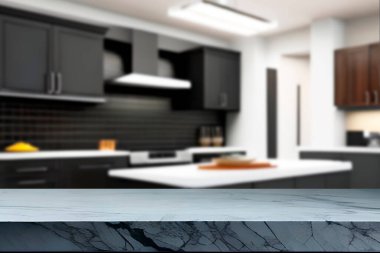 Tahta boş masa. Mutfak bulanık.