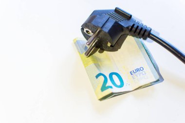 Elektrik tasarrufu ampulü takılı