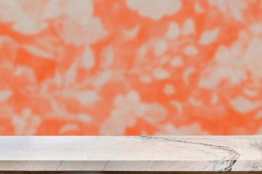 Renkli arkaplanı bulanık ürün ekranı için boş mermer tablo