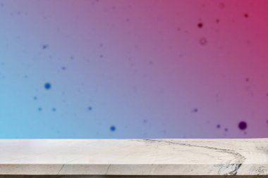 Renkli arkaplanı bulanık ürün ekranı için boş mermer tablo