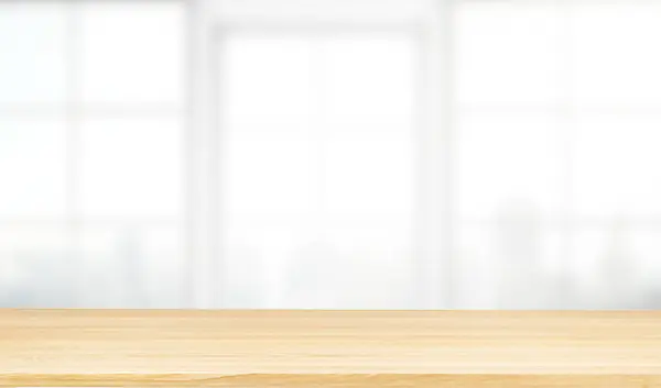 Ahşap zemini ve büyük beyaz beton duvarı olan modern boş bir oda.