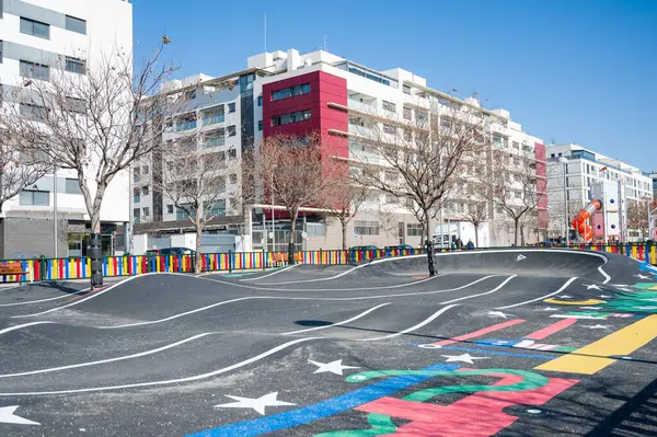 Boş Şehir Kaykay Parkı Şehir Binaları (124- Modern Şehir Manzarası Fotoğrafları)