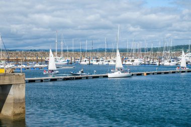 A Coruna şehrinin panoramik manzarası. İspanya 'nın kuzeybatısında büyük bir şehir, bir tatil köyü ve liman. Galiçya, İspanya
