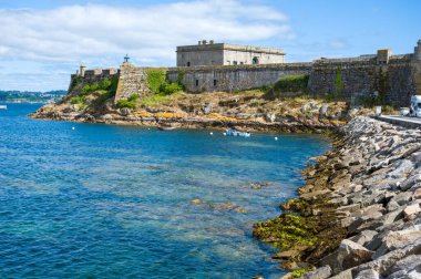 A Coruna şehrinin panoramik manzarası. İspanya 'nın kuzeybatısında büyük bir şehir, bir tatil köyü ve liman. Galiçya, İspanya