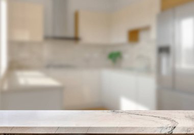 Mutfak arka planında bulanıklık olan boş mermer masa. ürün gösterimi için.