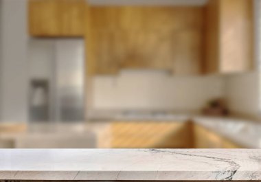 Mutfak arka planında bulanıklık olan boş mermer masa. ürün gösterimi için.
