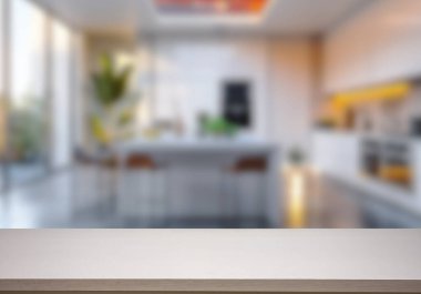 Mutfak arka planında bulanıklık olan boş ahşap masa. ürün gösterimi için