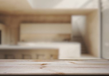 Mutfak arka planında bulanıklık olan boş ahşap masa. ürün gösterimi için