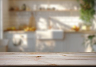 Mutfak arka planında bulanıklık olan boş ahşap masa. ürün gösterimi için