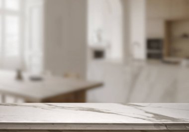 Mutfak arka planında bulanıklık olan boş mermer masa. ürün gösterimi için.