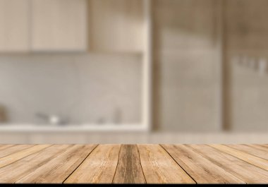 Mutfak arka planında bulanıklık olan boş ahşap masa. ürün gösterimi için
