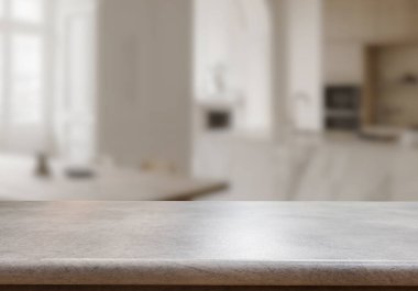 Mutfak arka planında bulanıklık olan boş ahşap masa. ürün gösterimi için