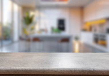 Mutfak arka planında bulanıklık olan boş ahşap masa. ürün gösterimi için