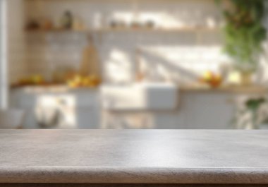 Mutfak arka planında bulanıklık olan boş ahşap masa. ürün gösterimi için