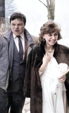 Karlı bir havada gelin ve damadın klasik portresi. 1993 'te çekilmiş..