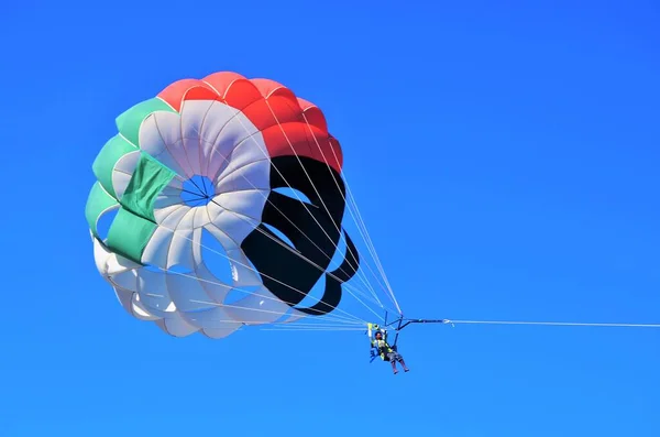 Parasailing Show Parasailing Paraskiing Parakiting Fujairah Vereinigte Arabische Emirate — Stockfoto