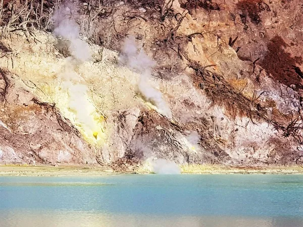 Ett Naturligt White Crater Lake Vulkanisk Krater Caldera Syra Sjö — Stockfoto