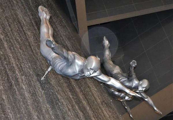 Significant Waterfall Diving Men Sculptures Dubai Mall — Stock Photo, Image