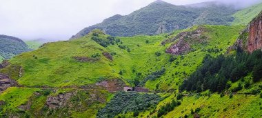 Gürcistan Cumhuriyeti 'nin kırsal kesimindeki güzelliğin çarpıcı manzarası..