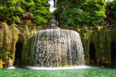 Roma yakınlarındaki Tivoli Villa d 'Este' deki Oval Pınar, İtalya Muhteşem Rönesans Sarayı, Unesco Dünya Mirası Alanı.