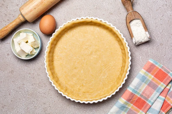Crosta Torta Manteiga Crua Não Cozida Com Ingredientes Para Receita — Fotografia de Stock