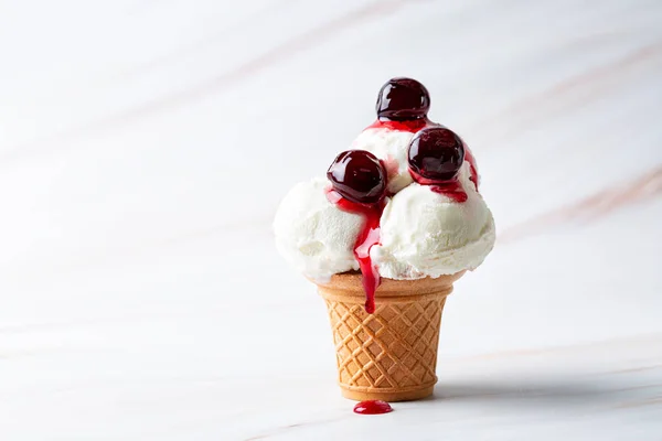 Vanilla Ice Cream Scoop Serve Waffle Cone Canned Cherries Cherry — Stock Photo, Image
