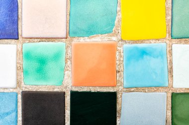 Pastel renkler kare desen arkaplan, teneke kaplı fayanslar beyaz arkaplan.