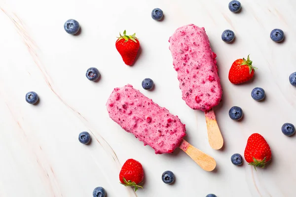 Fruit Berry Ice Cream Stick Fresh Blueberries Strawberries Popsicle Food — Stock Photo, Image